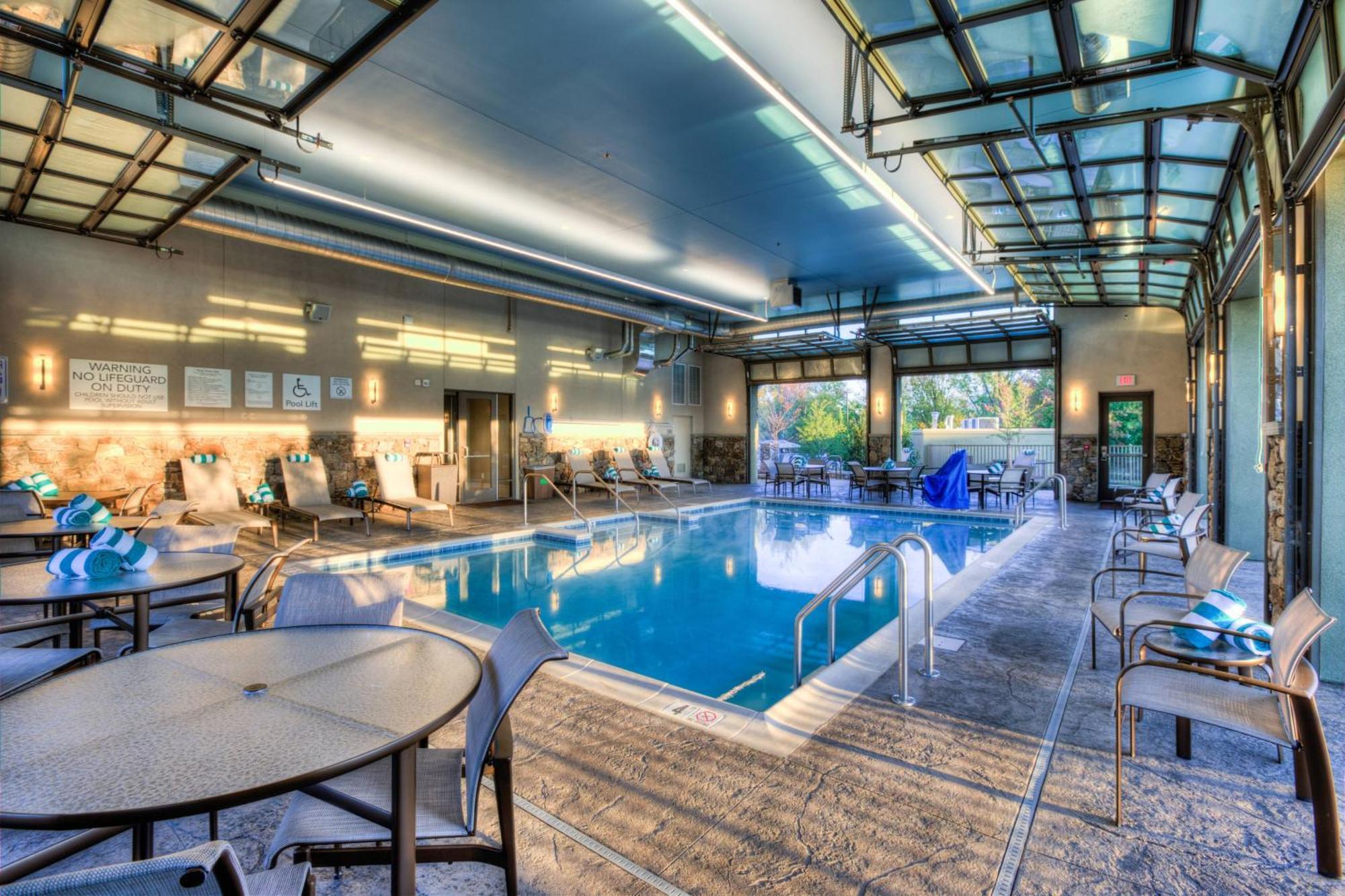 Отель Courtyard By Marriott Пиджен-Фордж Экстерьер фото